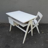 Scandinavian desk with compass legs for children