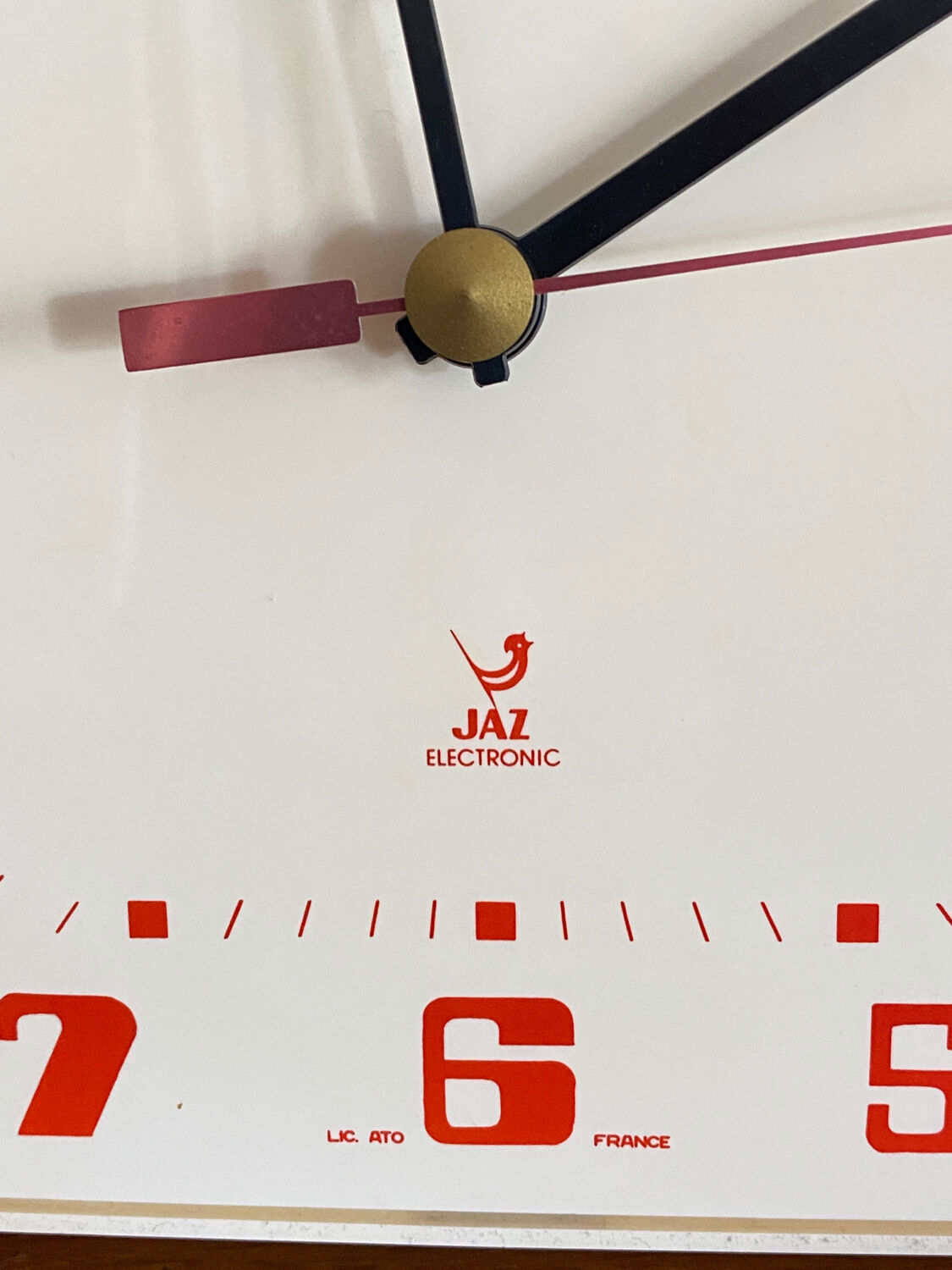 Jaz electronic vintage clock