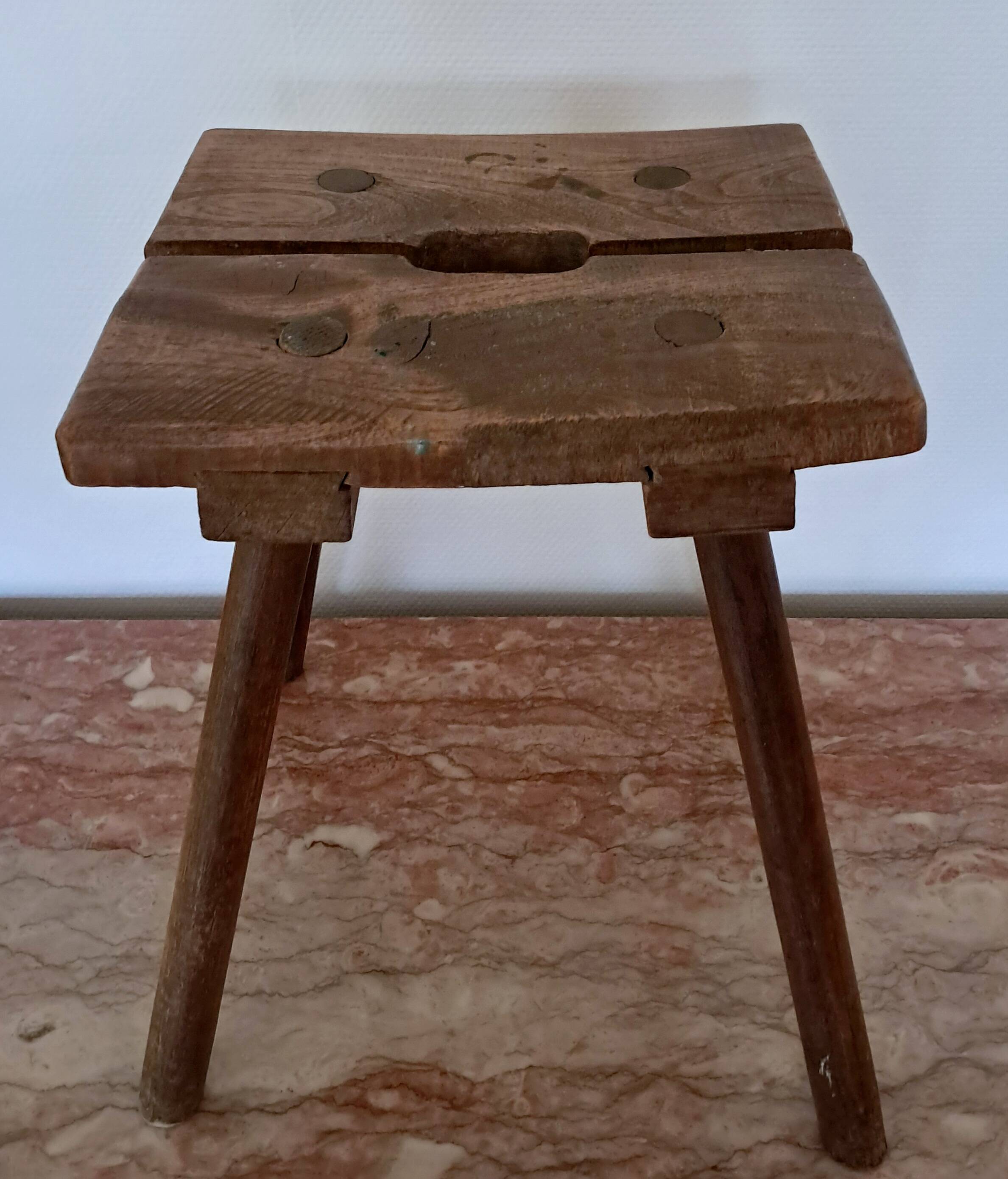 Tabouret de traite, art paysan (XIXe siècle)