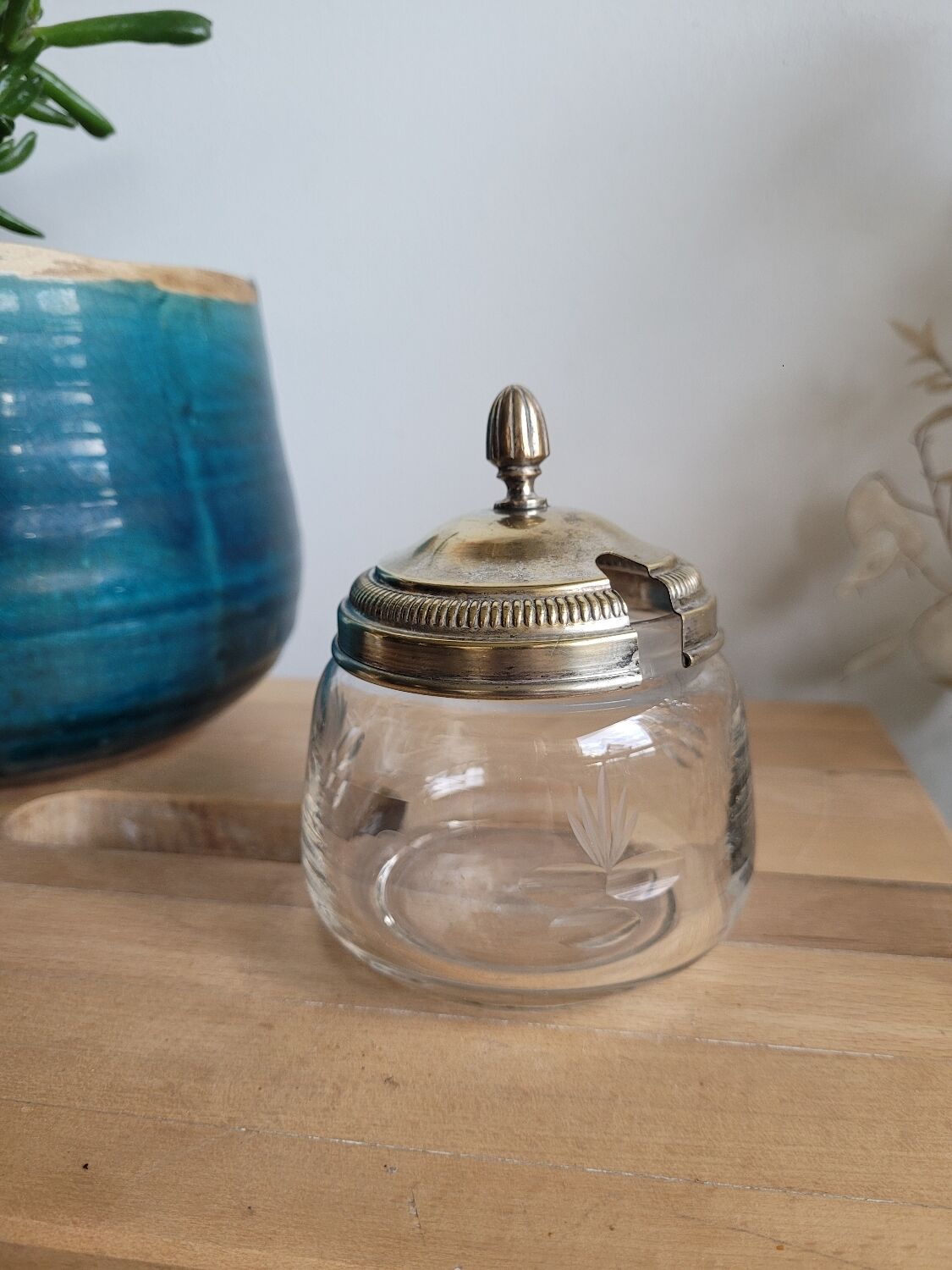 Boîte en verre ciselé et couvercle argent