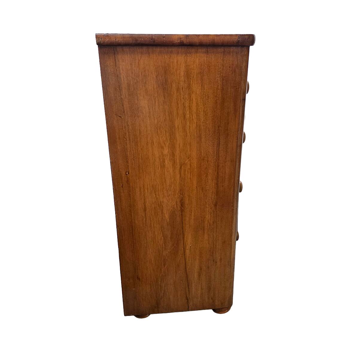 Antique English Victorian mahogany chest of drawers, early 1900s