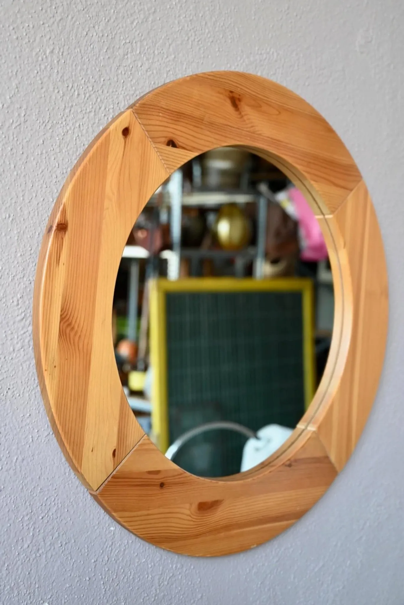 Vintage Scandinavian round wall mirror in solid pine from the 60s-70s.
