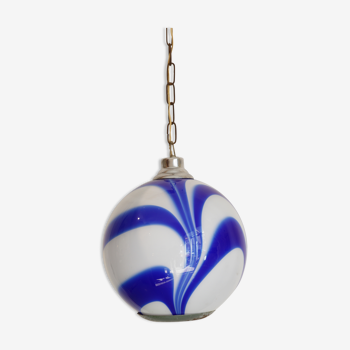 Suspension globe verre opale Blanc bleu Italie 1960