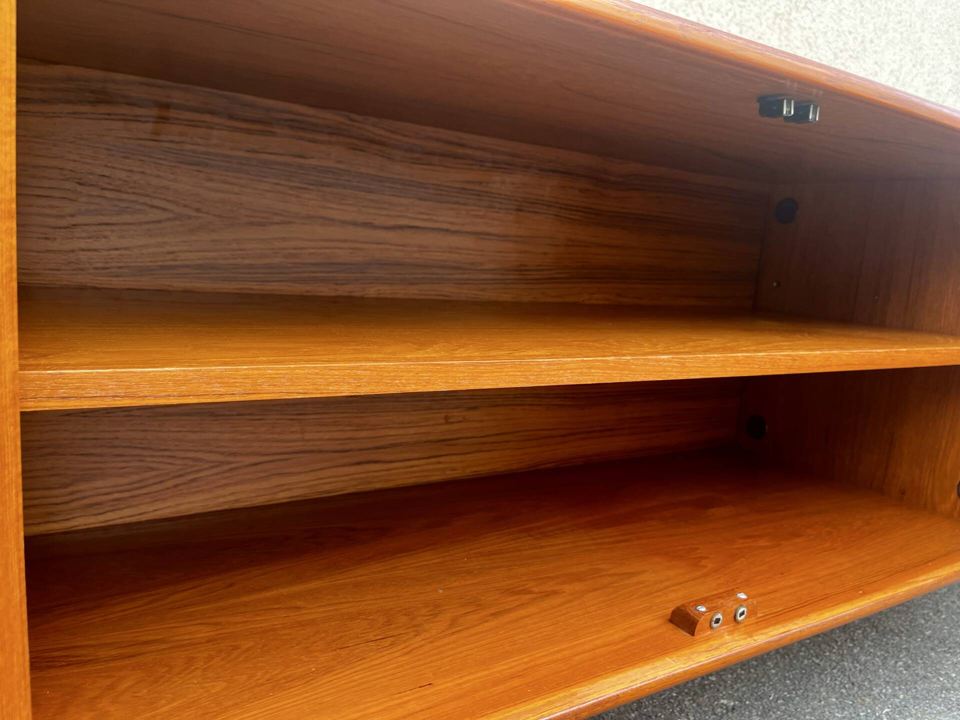 Teak enfilade