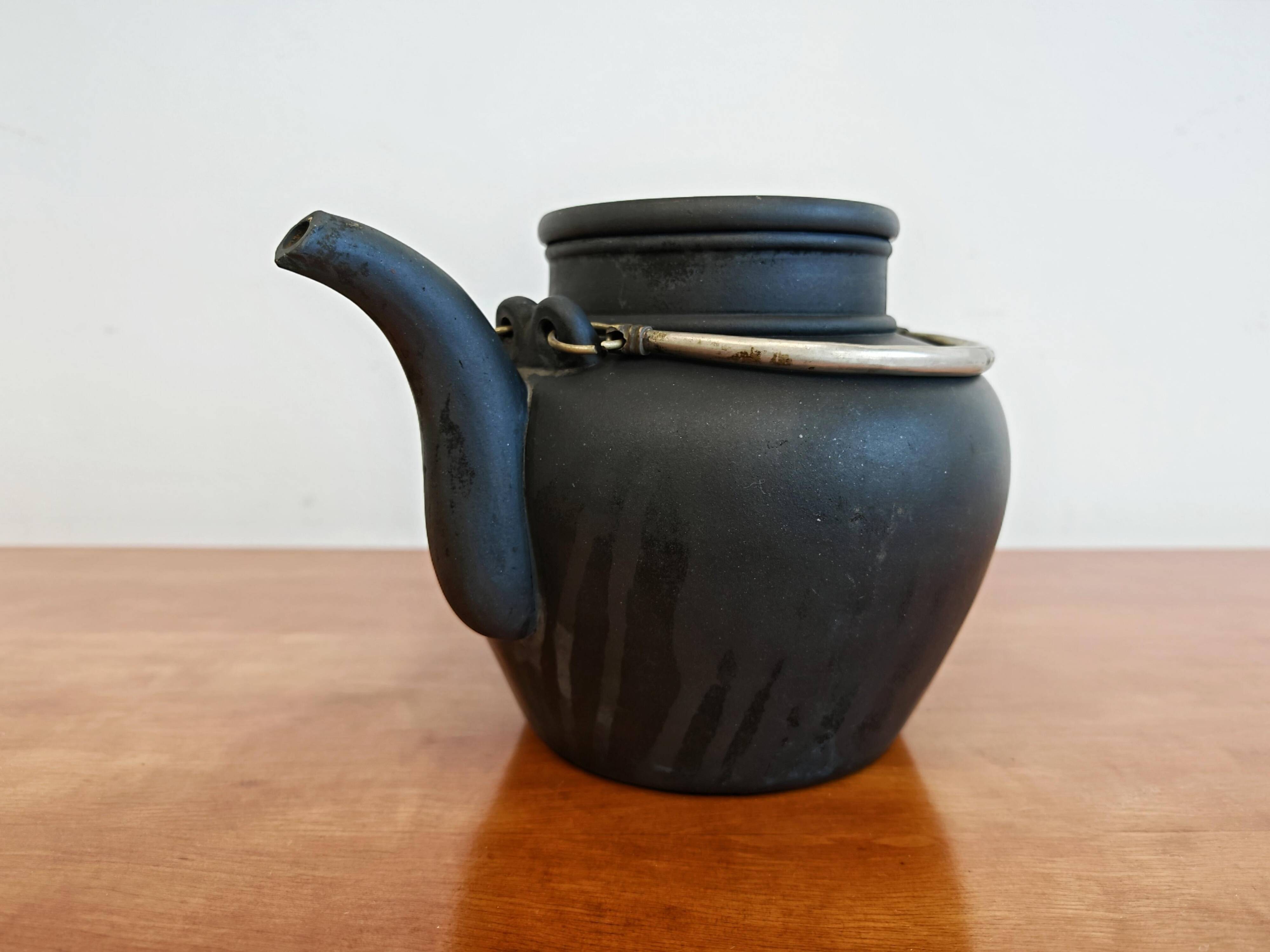 Antique Yixing teapot, Qing Dynasty, 1910s.