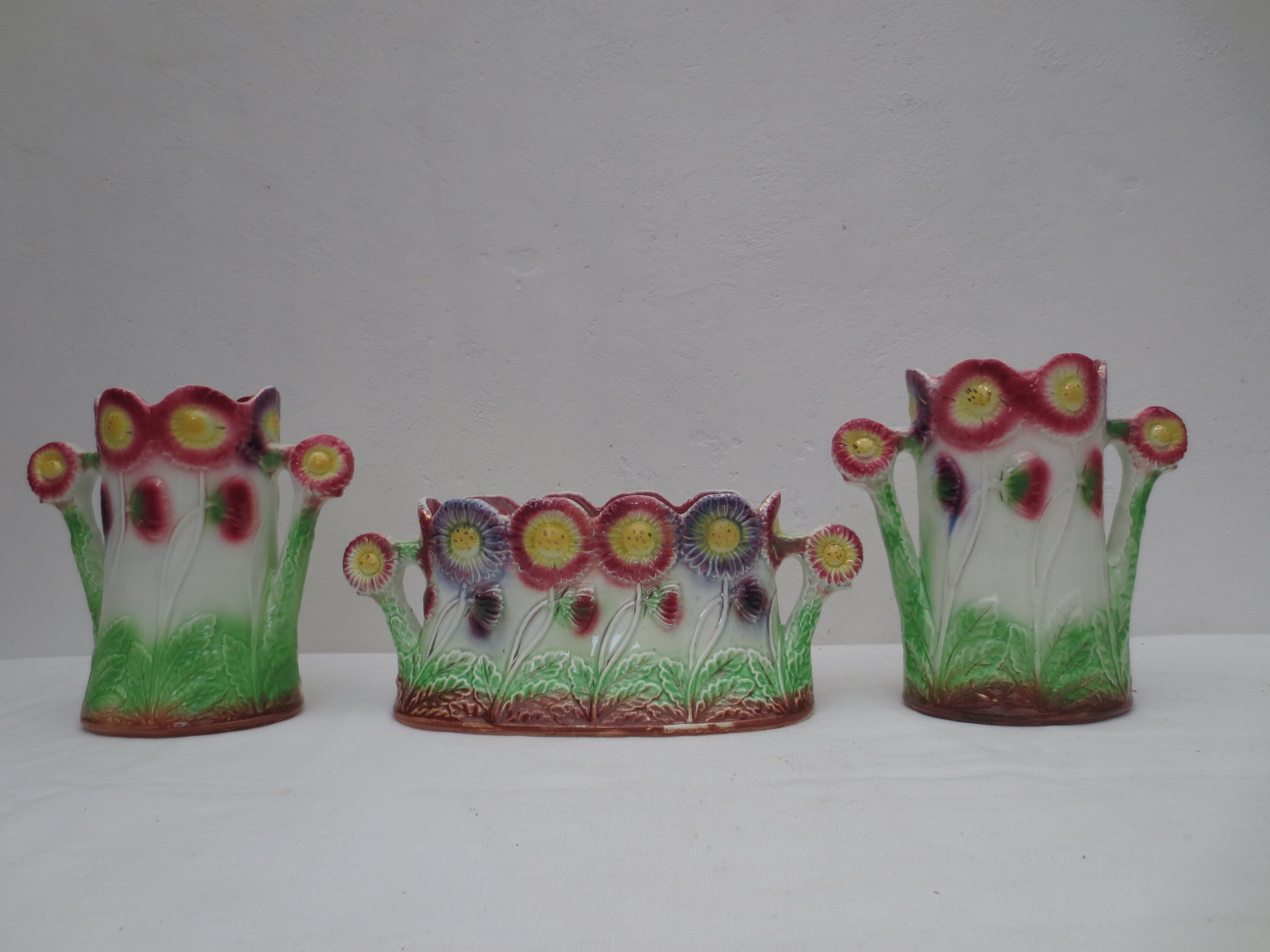 Vases and gardener "onnaing" in art nouveau dabsin