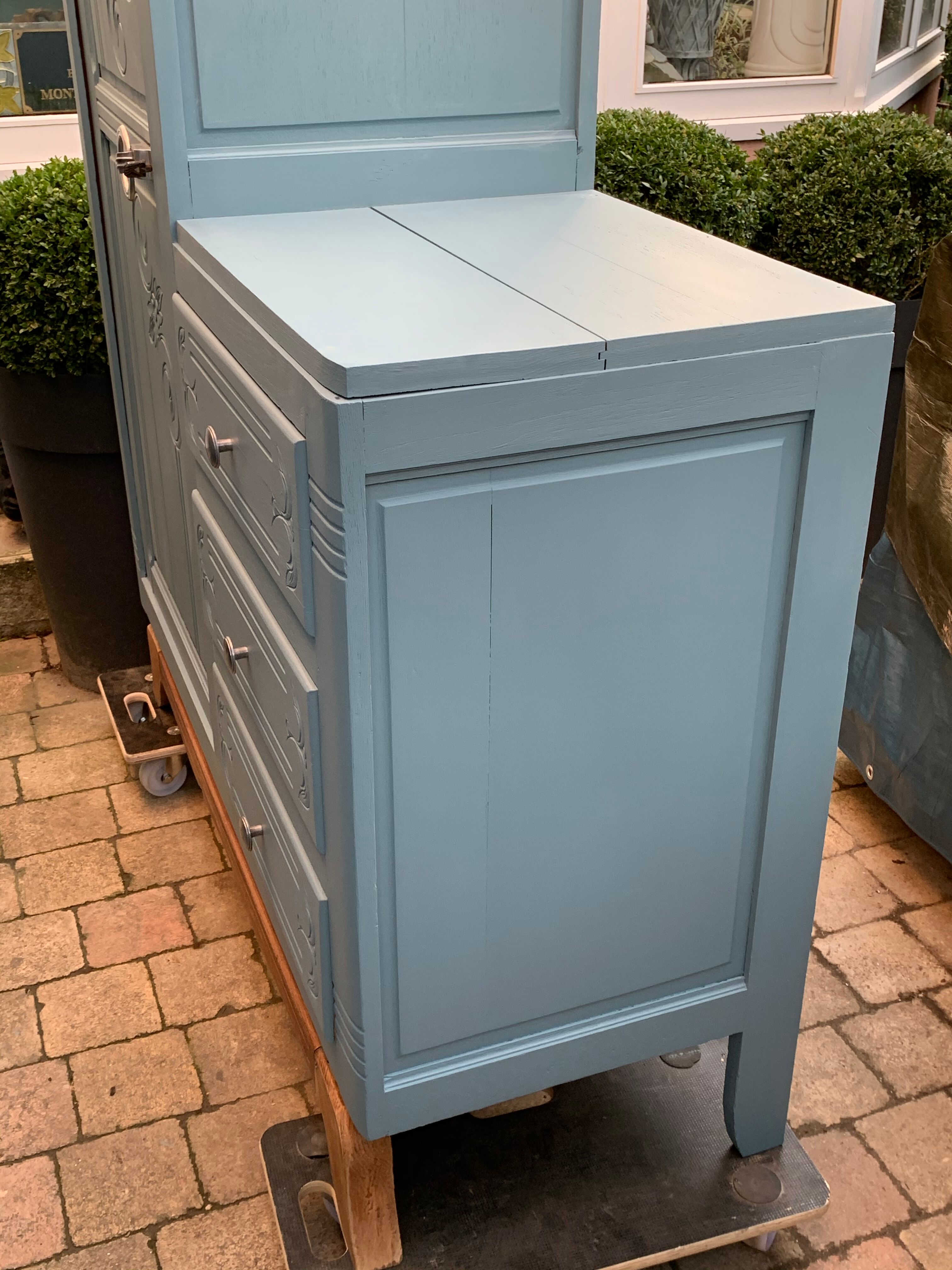 Asymmetrical Parisian wardrobe