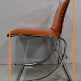 Suite de 6 chaises en métal chromé et feutrine brique 1970