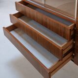 Vitrine du milieu du siècle