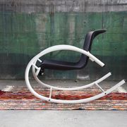 Rocking chair Memphis Ellipse leather Les Amisco with its cushion