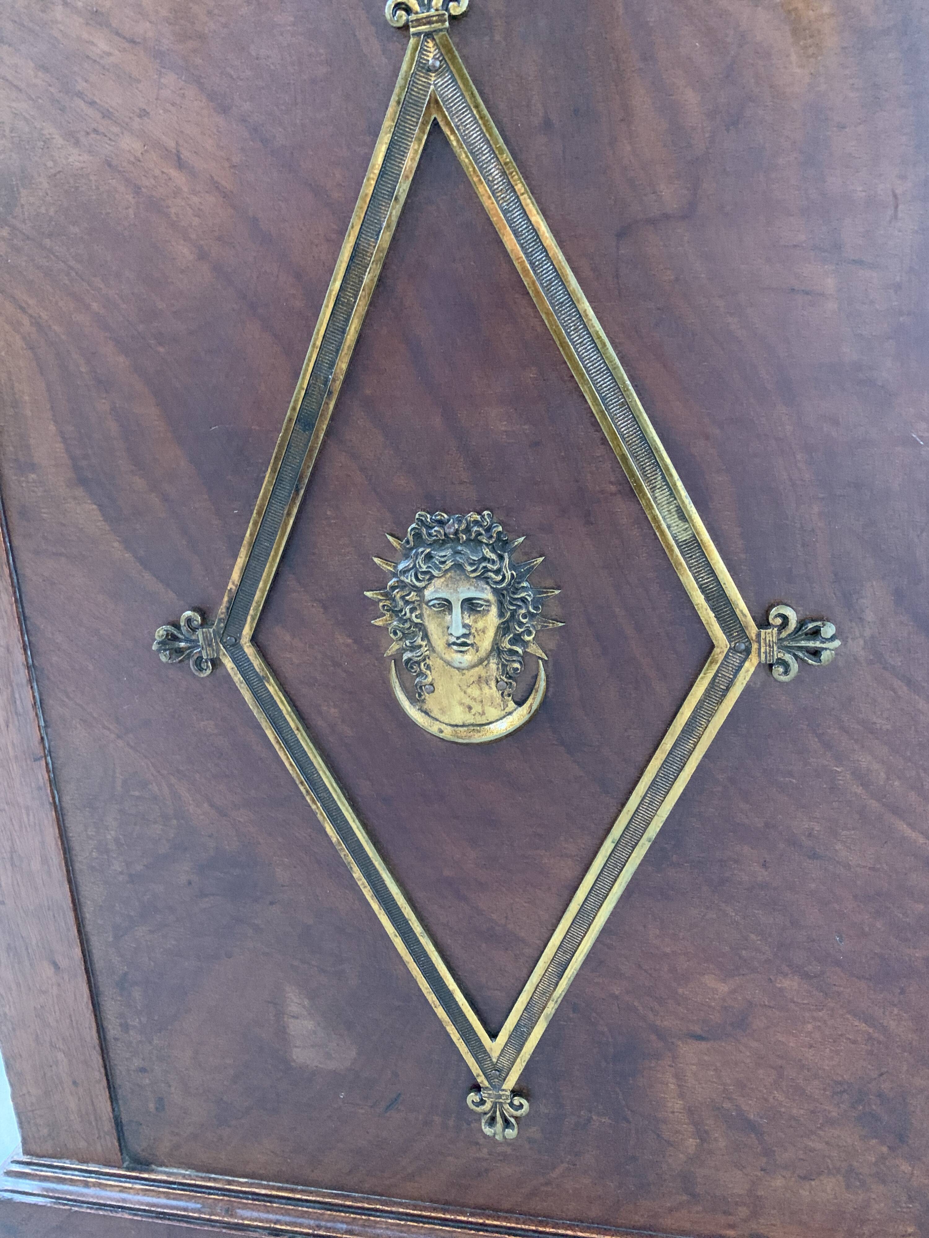 Bureau a caissons de style Empire en acajou et placage XX siècle