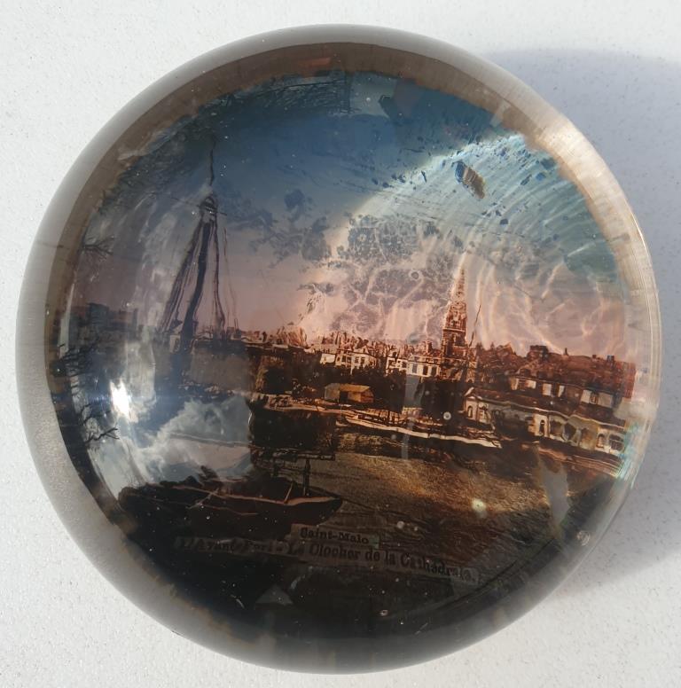 Crystal paperweight Saint-Malo vintage 1900