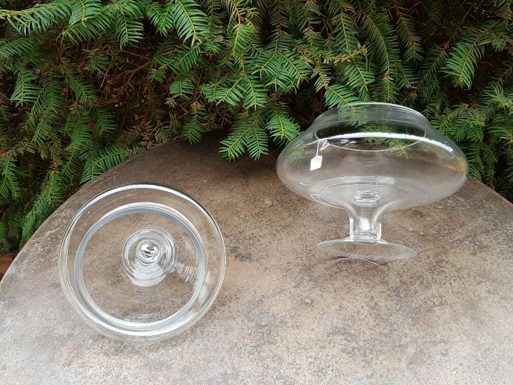 Candy cut on glass stand