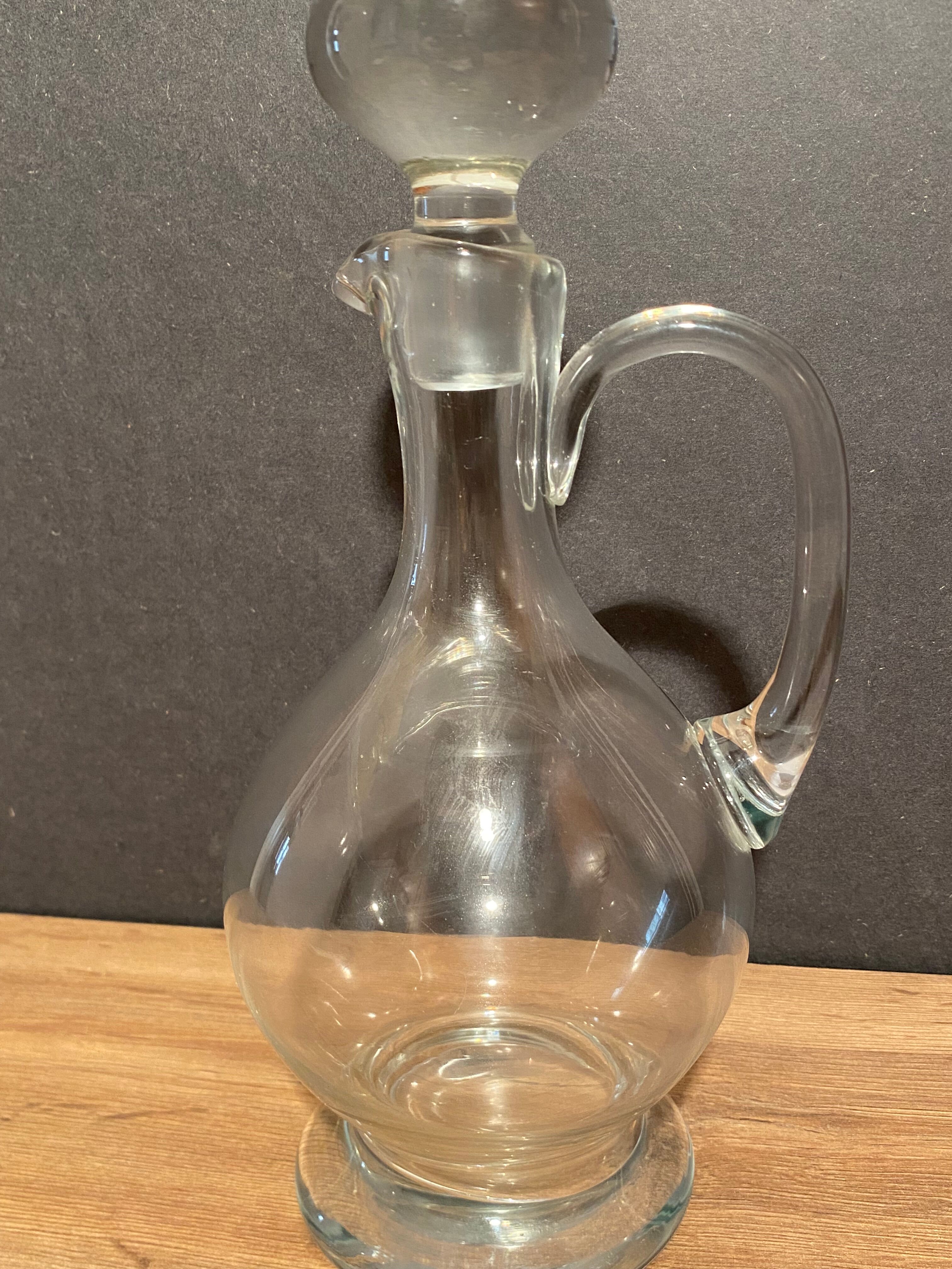 Large carafe with glass handle