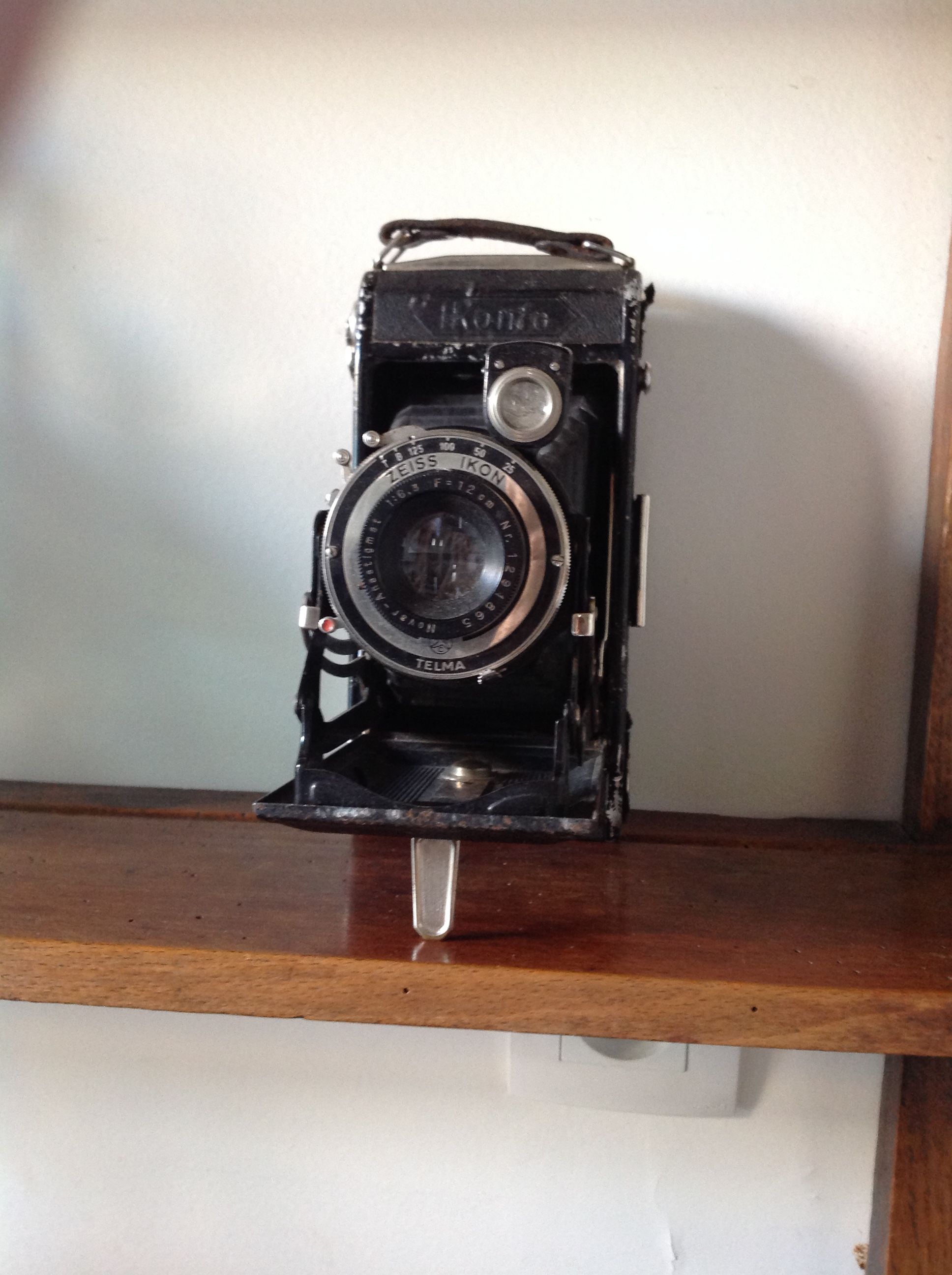 Zeiss Ikon bellows camera with its saddlebag