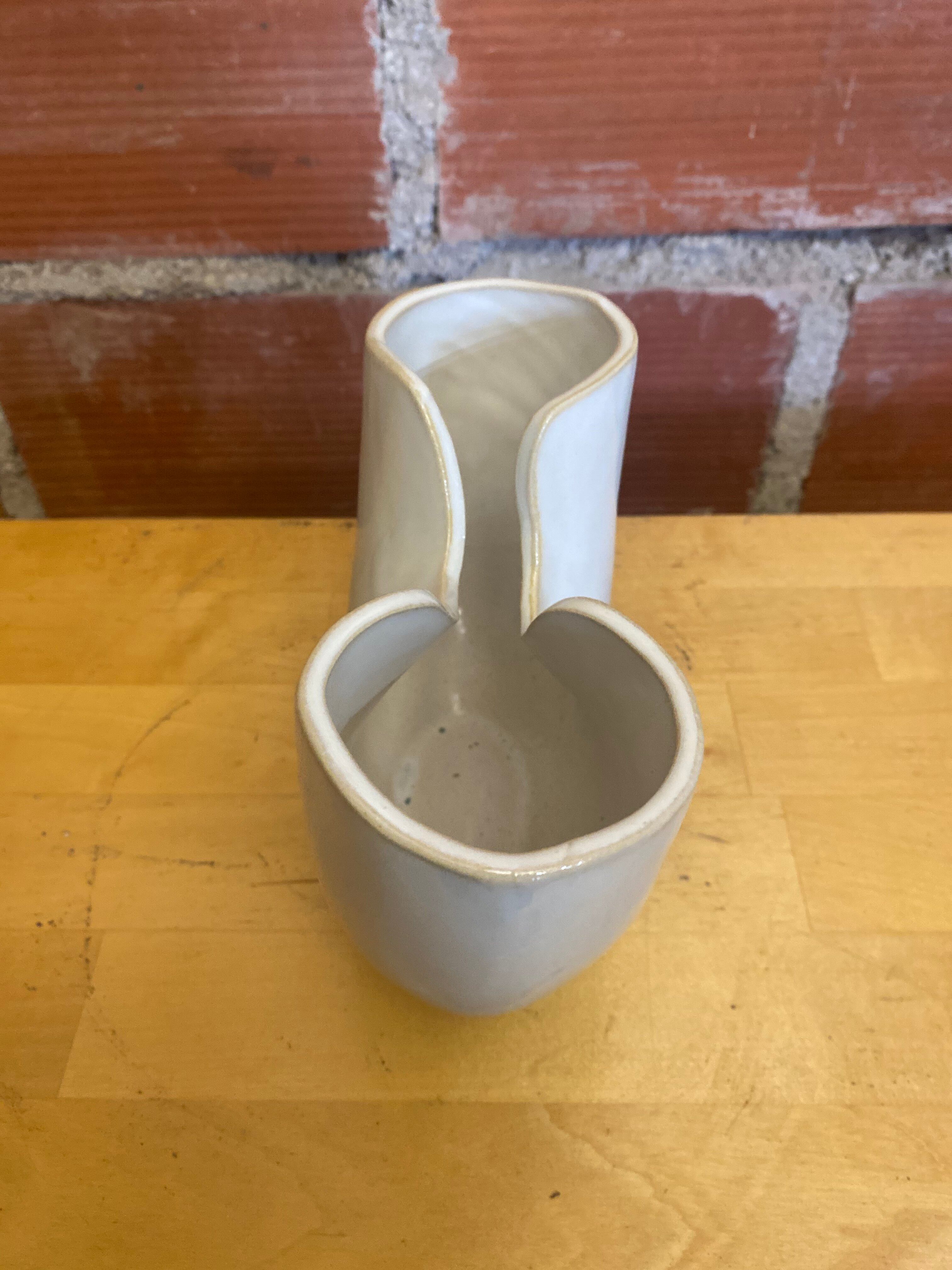 Vase design gilde ceramic white blue