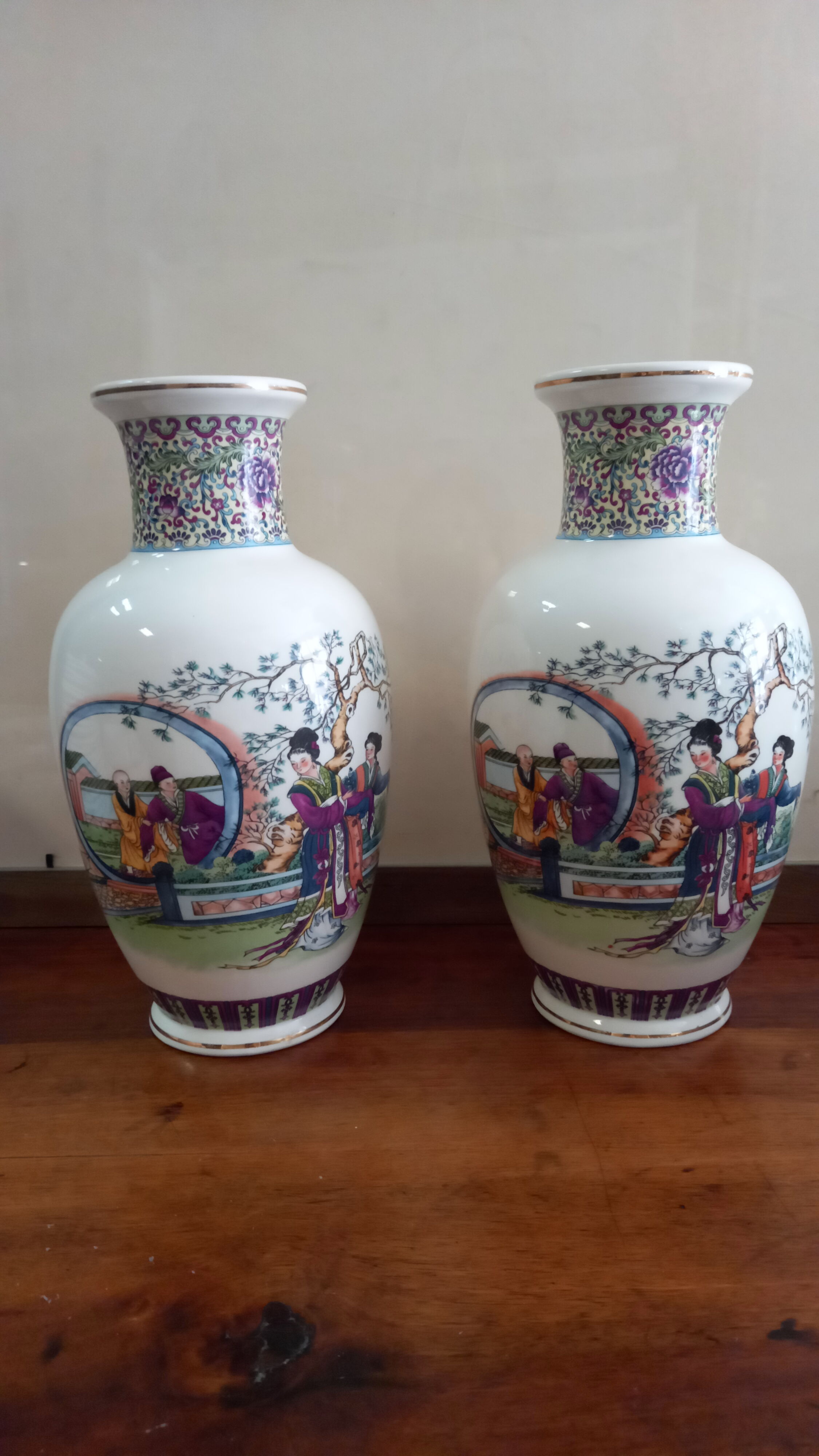 Pair of Chinese vase