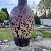 Vase en verre gravé à l'acide au décor de branches