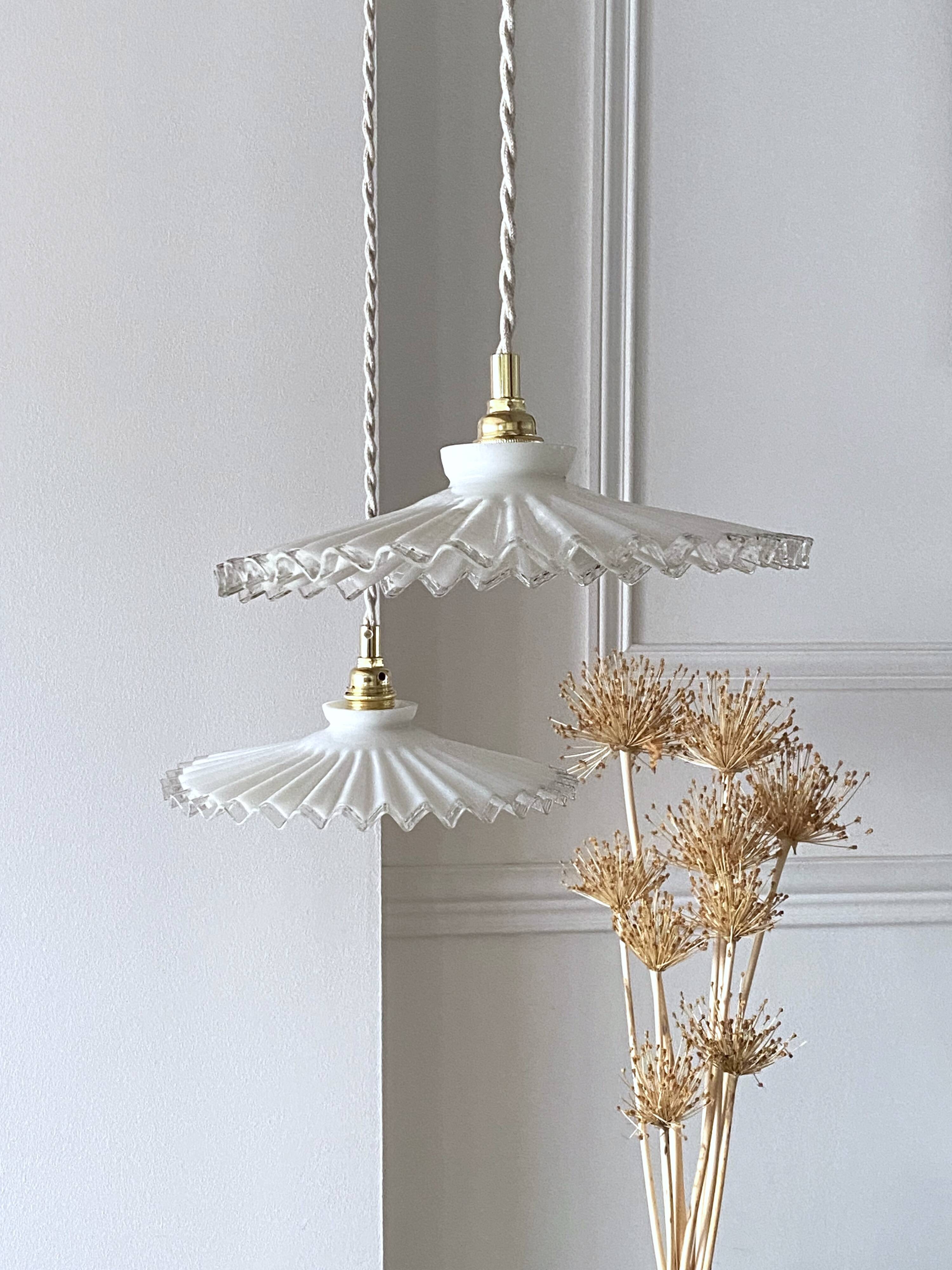 Suspension en opaline plissée