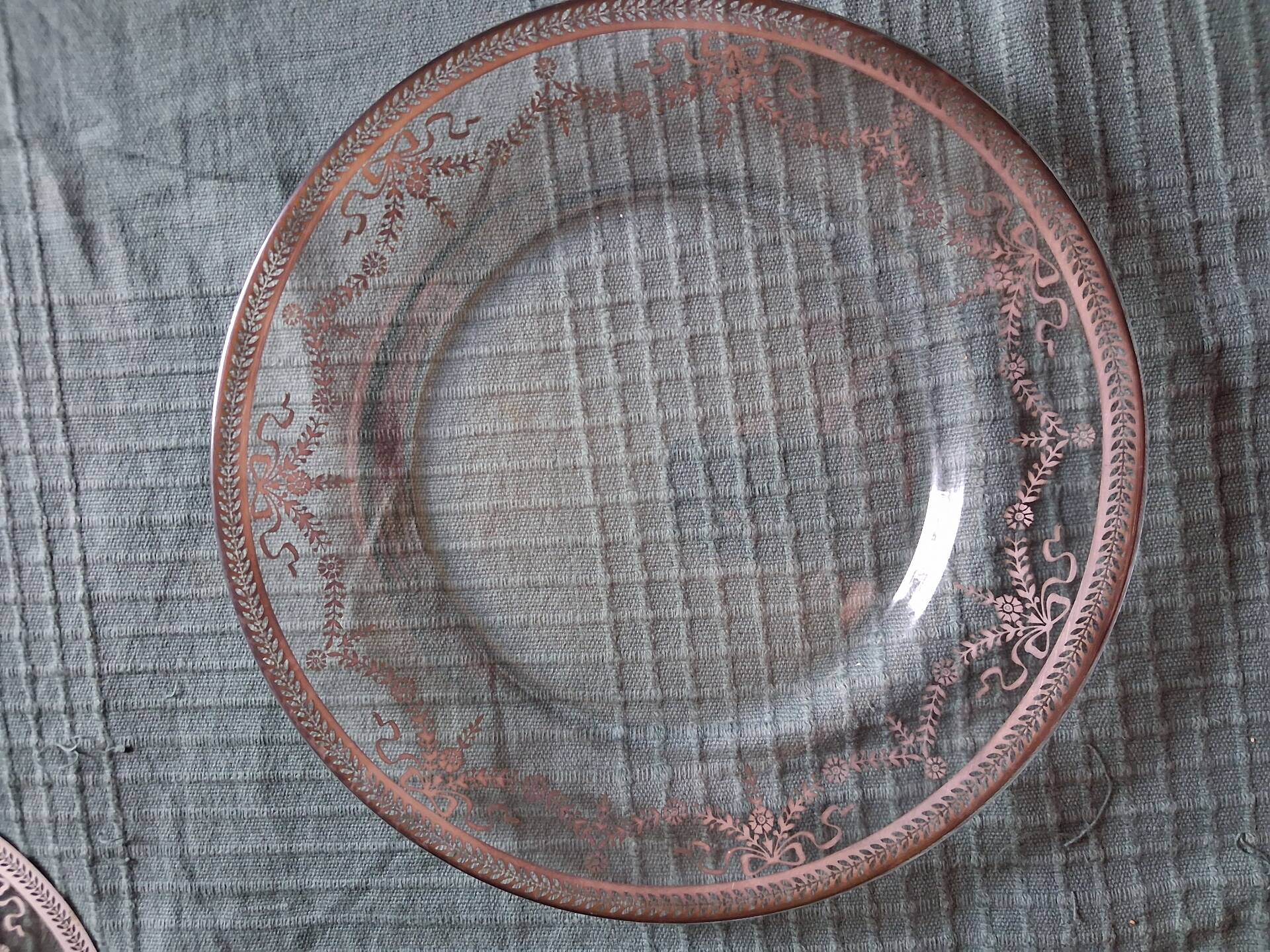 Silver-decorated service plates