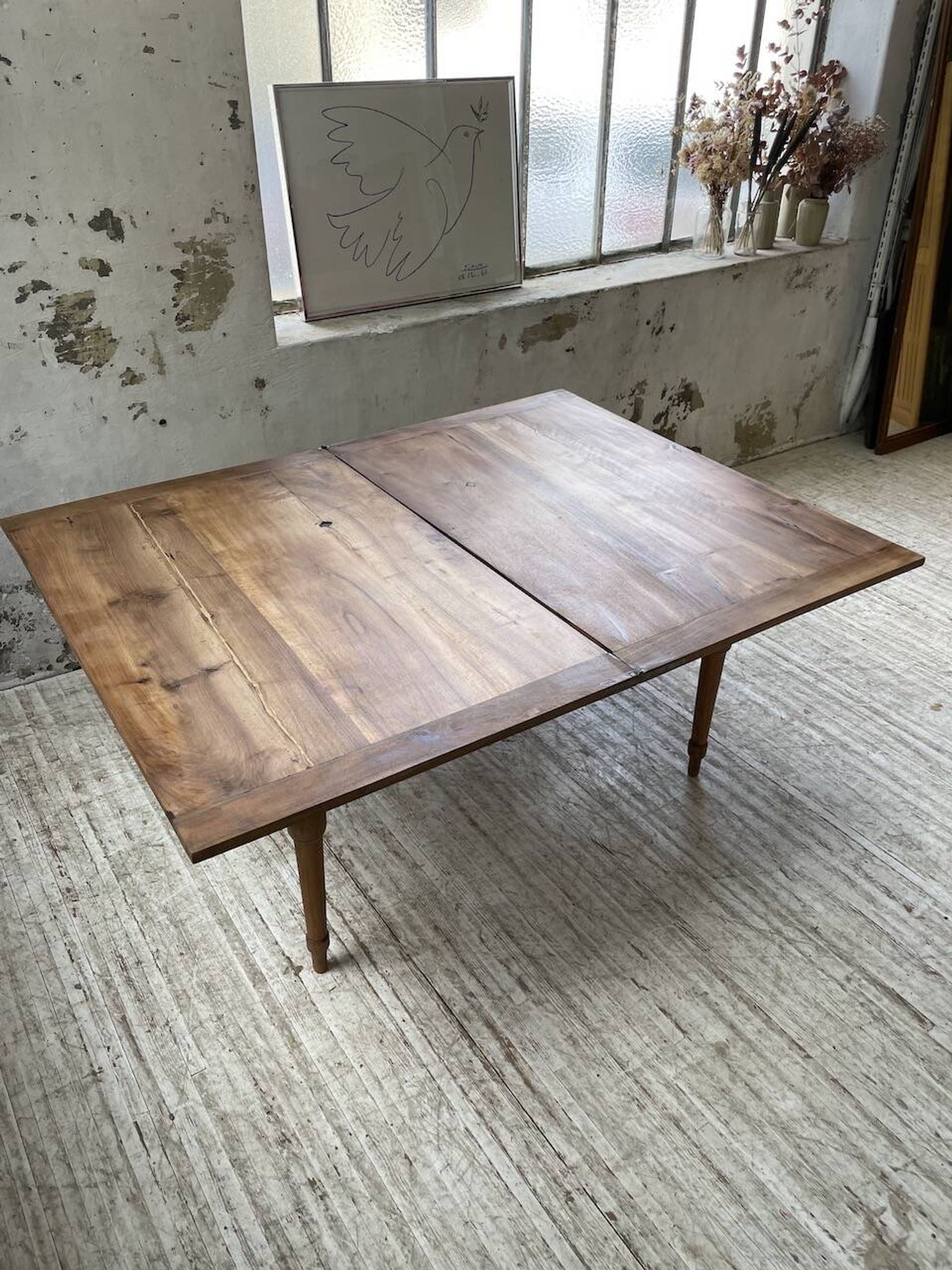Table de ferme noyer plateau pivotable à allonges