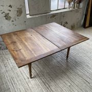 Table de ferme noyer plateau pivotable à allonges