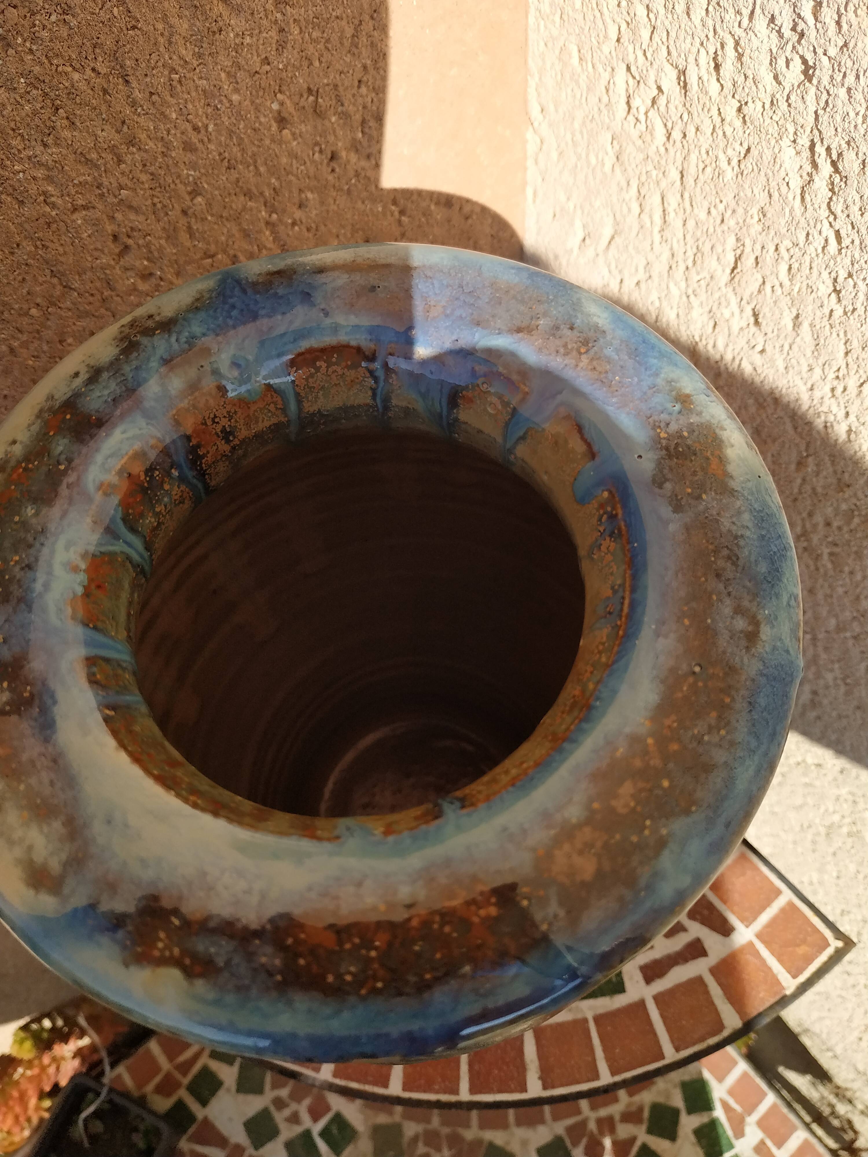 Sandstone vase with richard Dewar salt