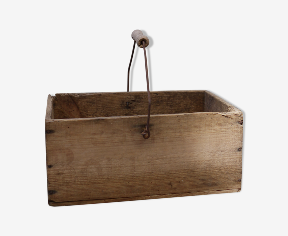 Caisse en bois avec poignée
