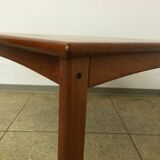 Table d’appoint en teck des années 70
