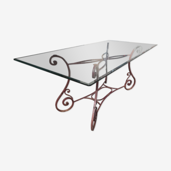 Table de jardin avec piètement fonte