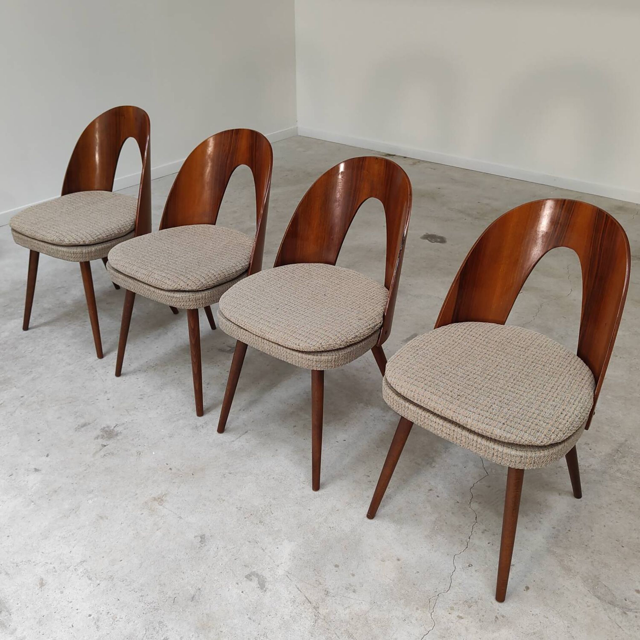 Set of 4 chairs by Antonin Suman for Tatra Nabytok 1960