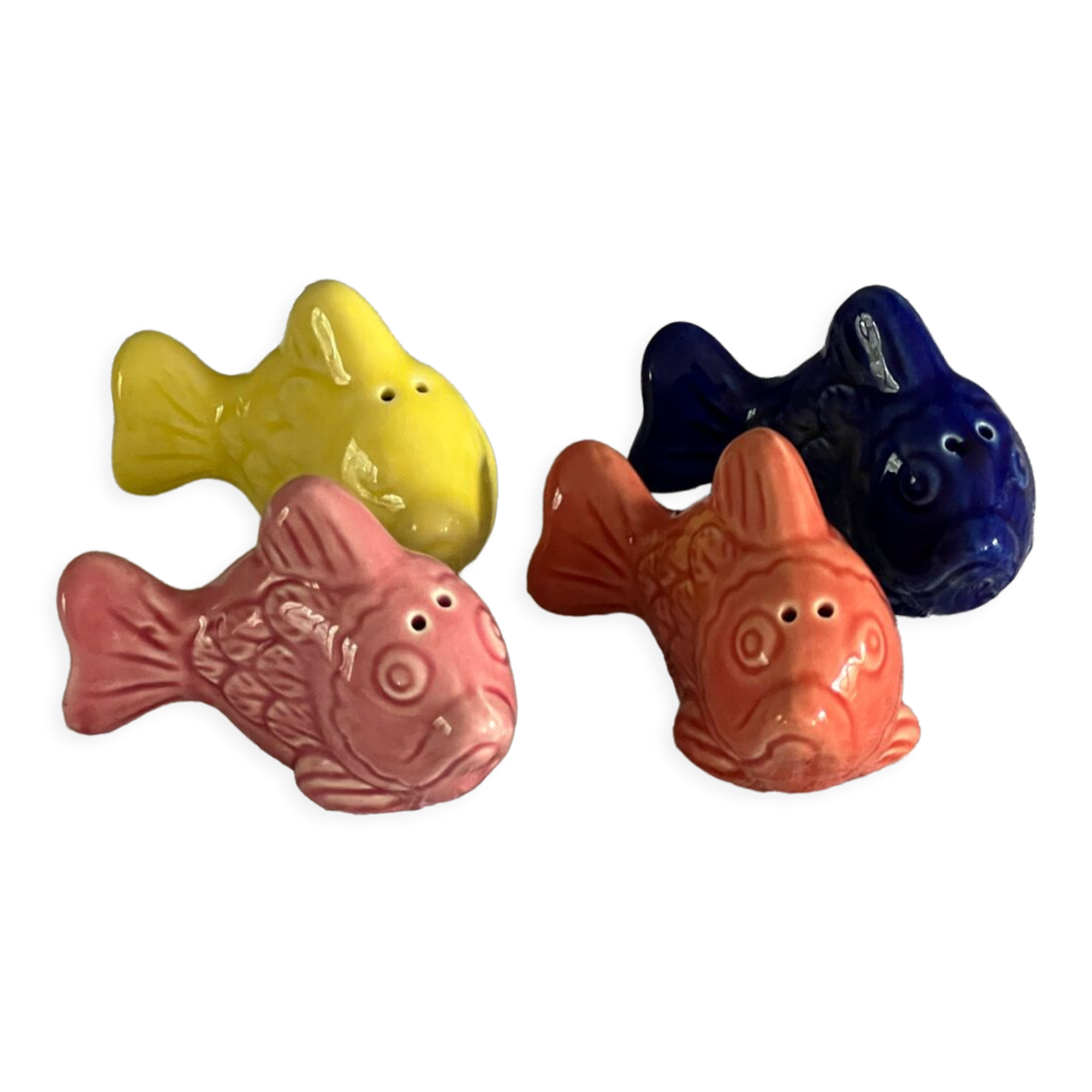 4 salt or pepper shakers