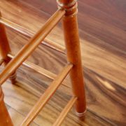 Tabouret de bar ancien en bois et assise paillée