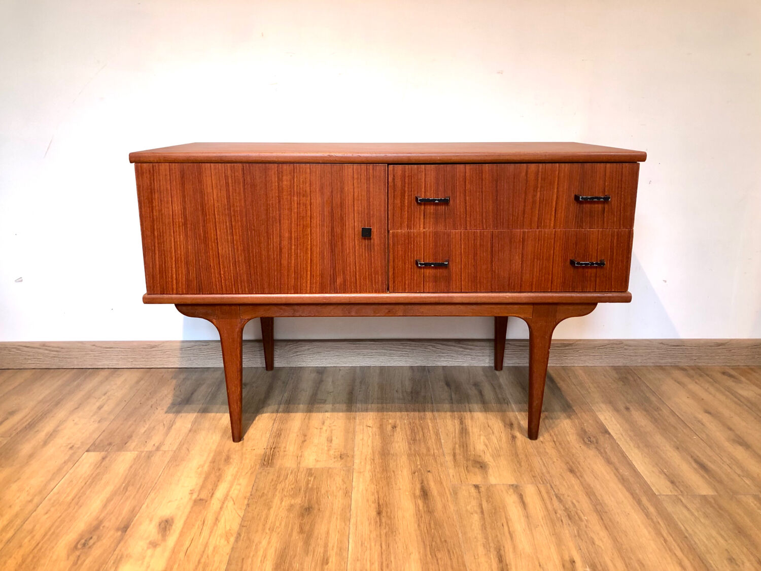 Mini sideboard