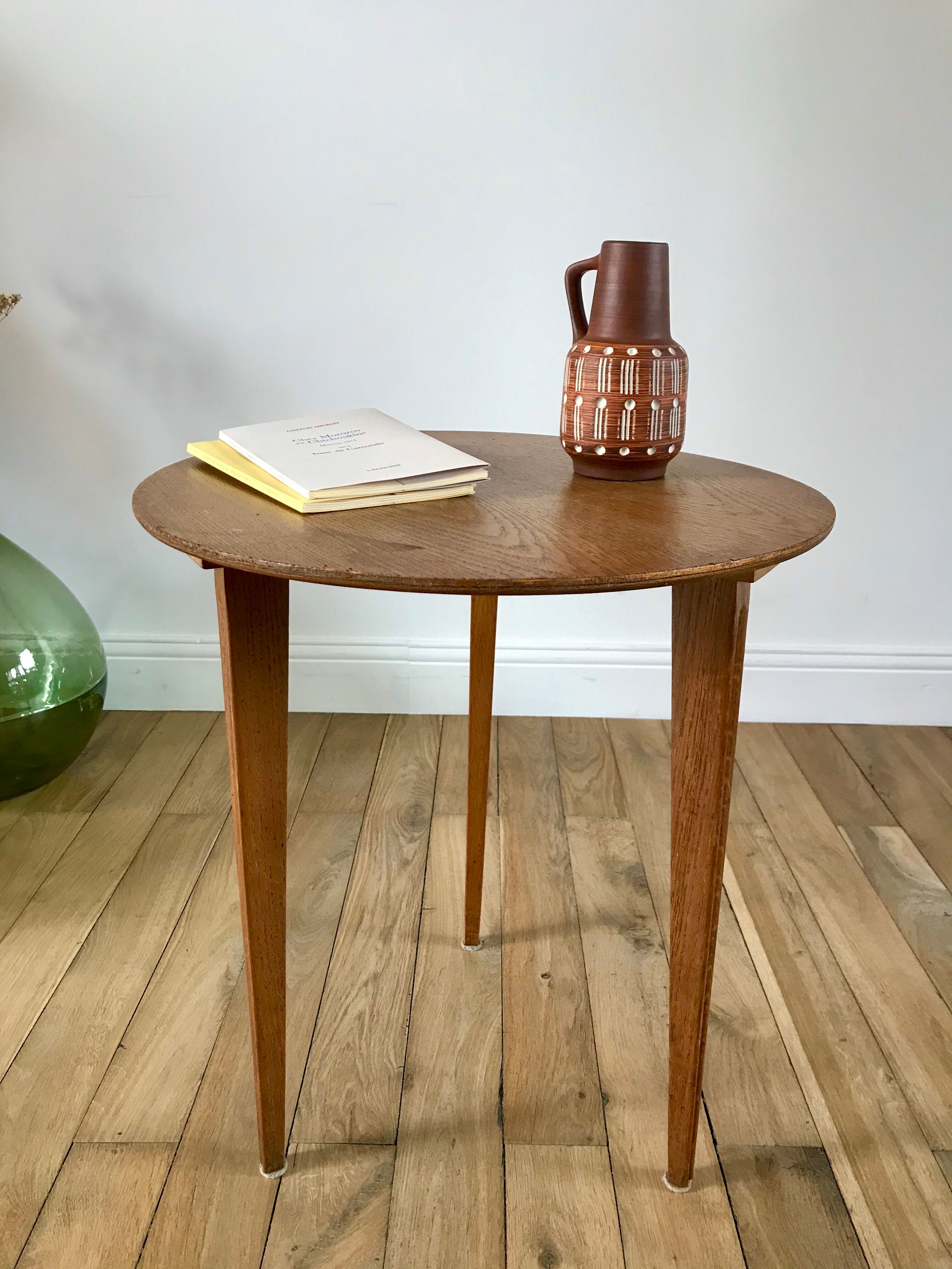 Tripod wood veneer side table 50-60s