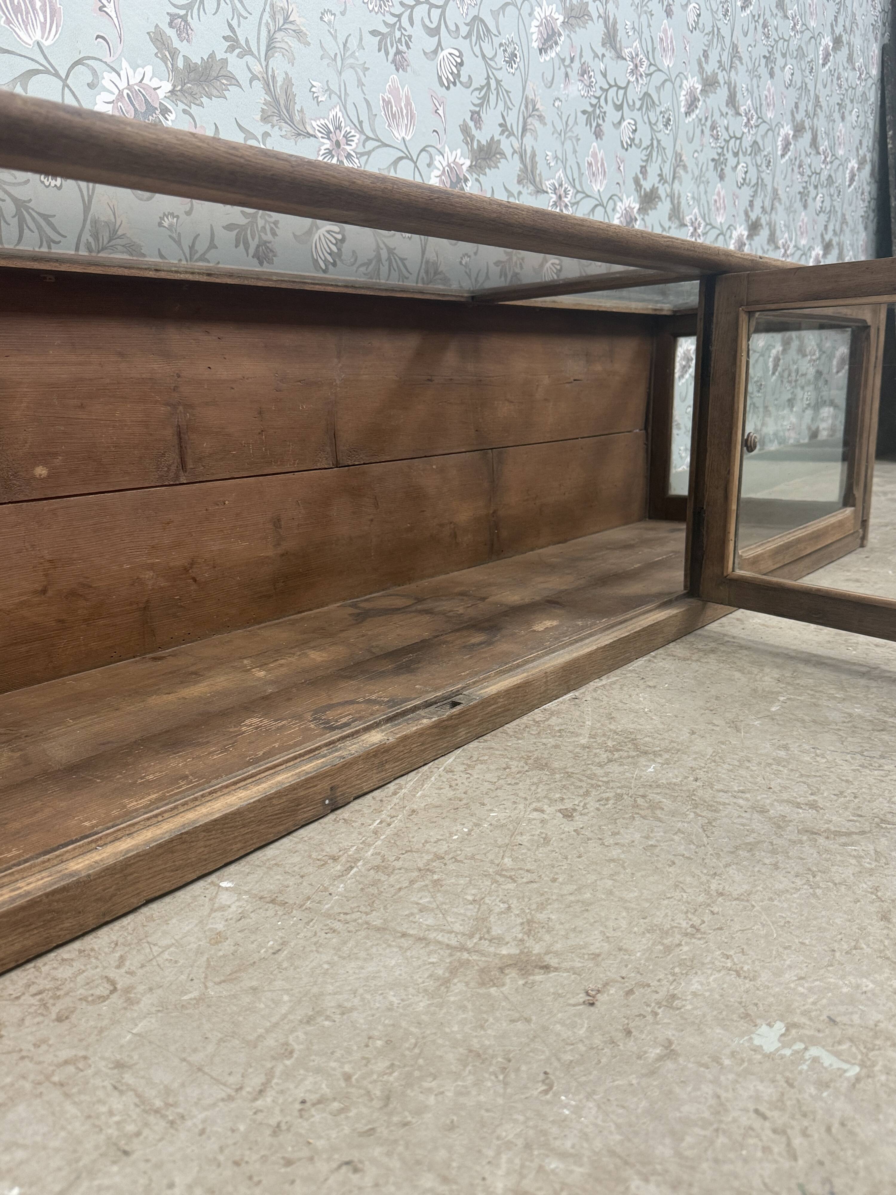 Antique shop display cabinet in oak (renovated)