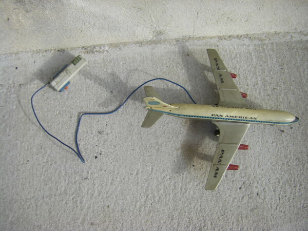 Avion ancien en tole ''pan america