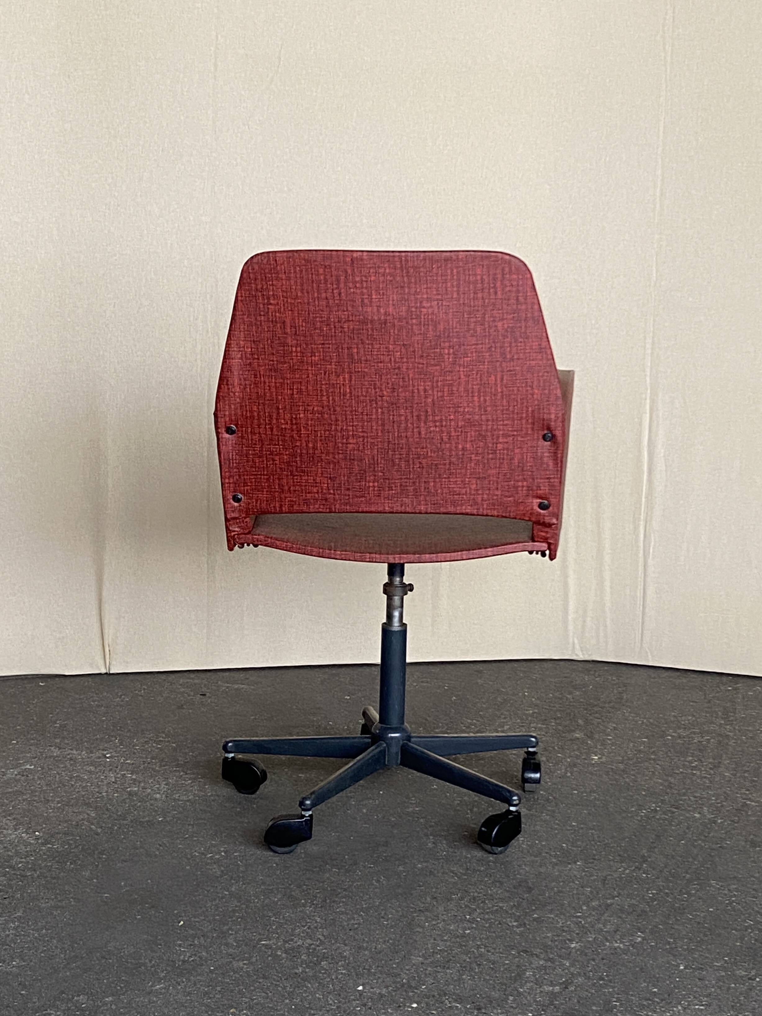 Vintage adjustable office chair – red faux leather, 1960-70s