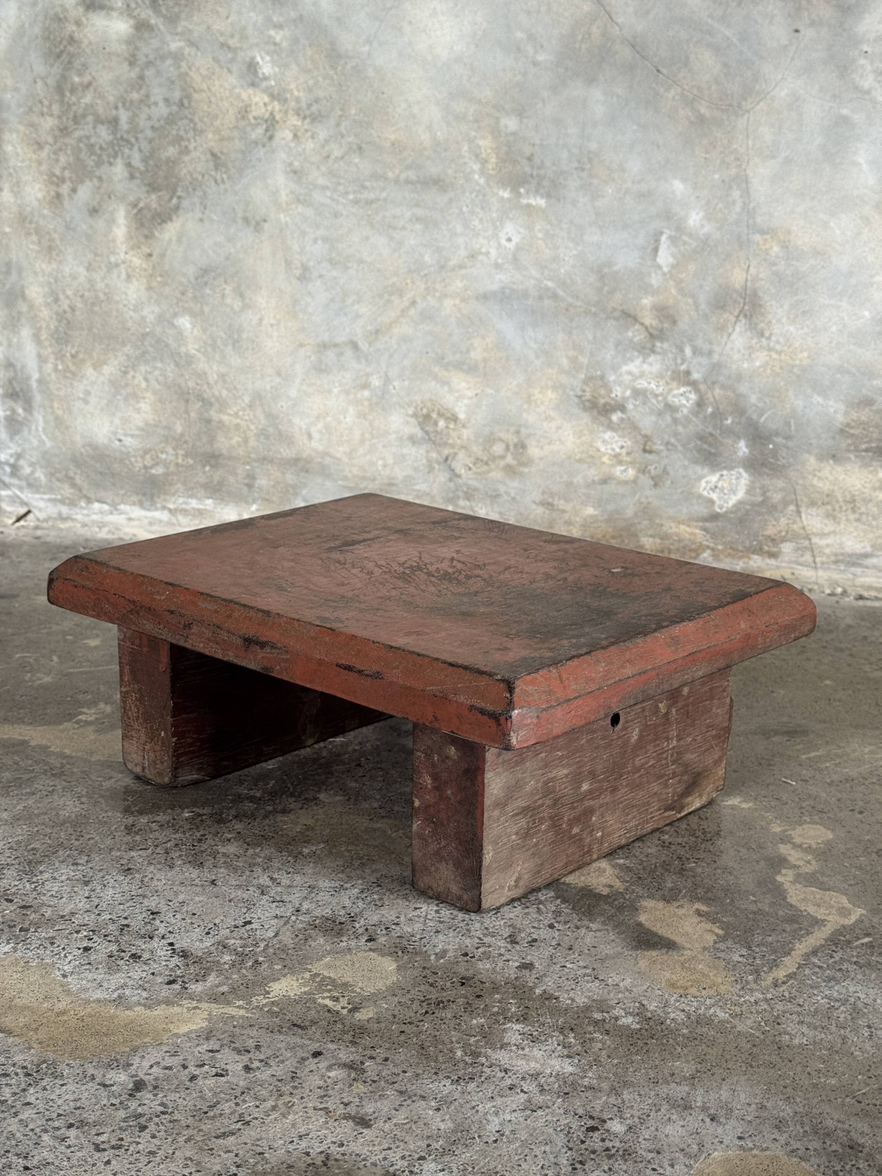 Small auxiliary stool in upcycled teak with red chrome (3274)