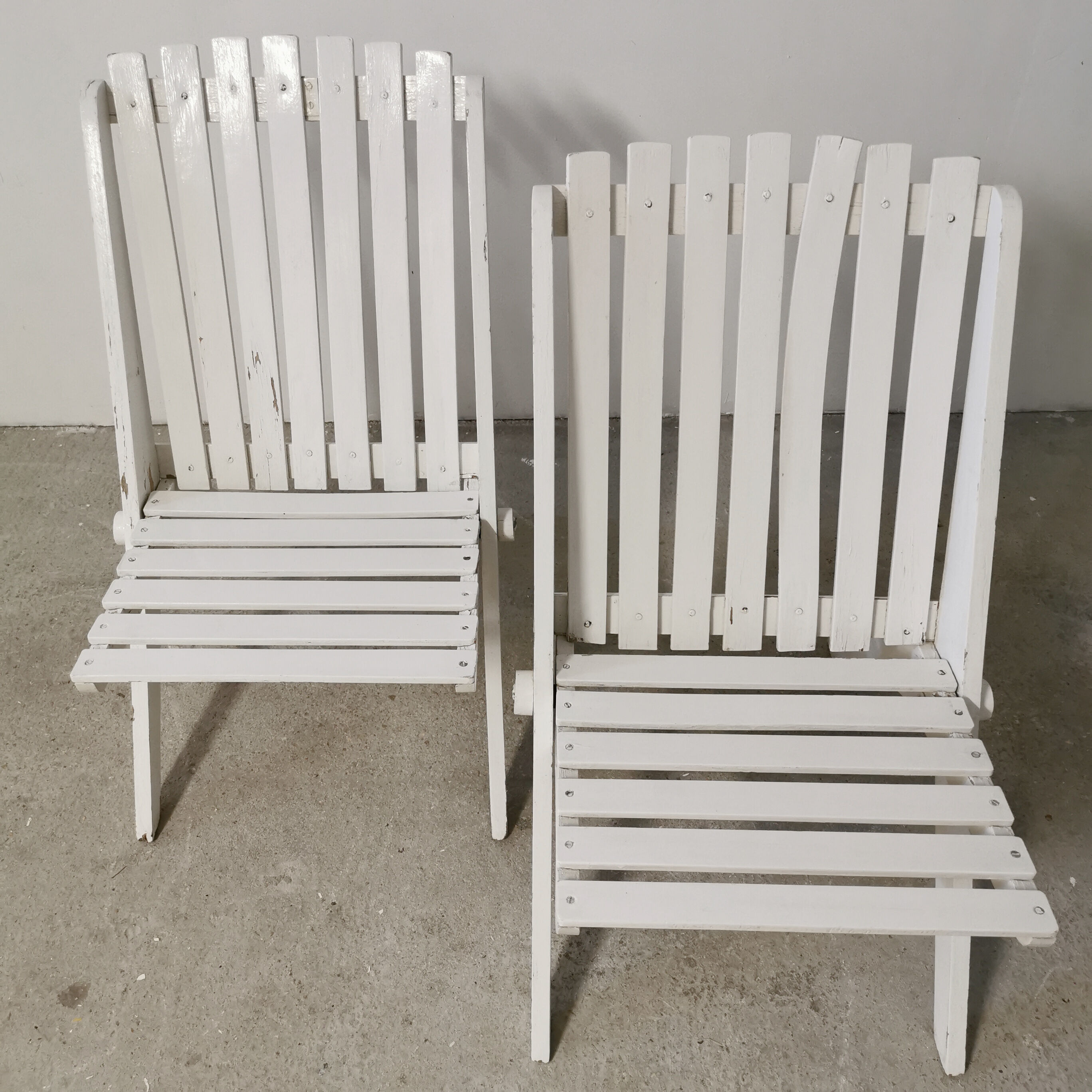 Pair of folding scissor chairs, 1950