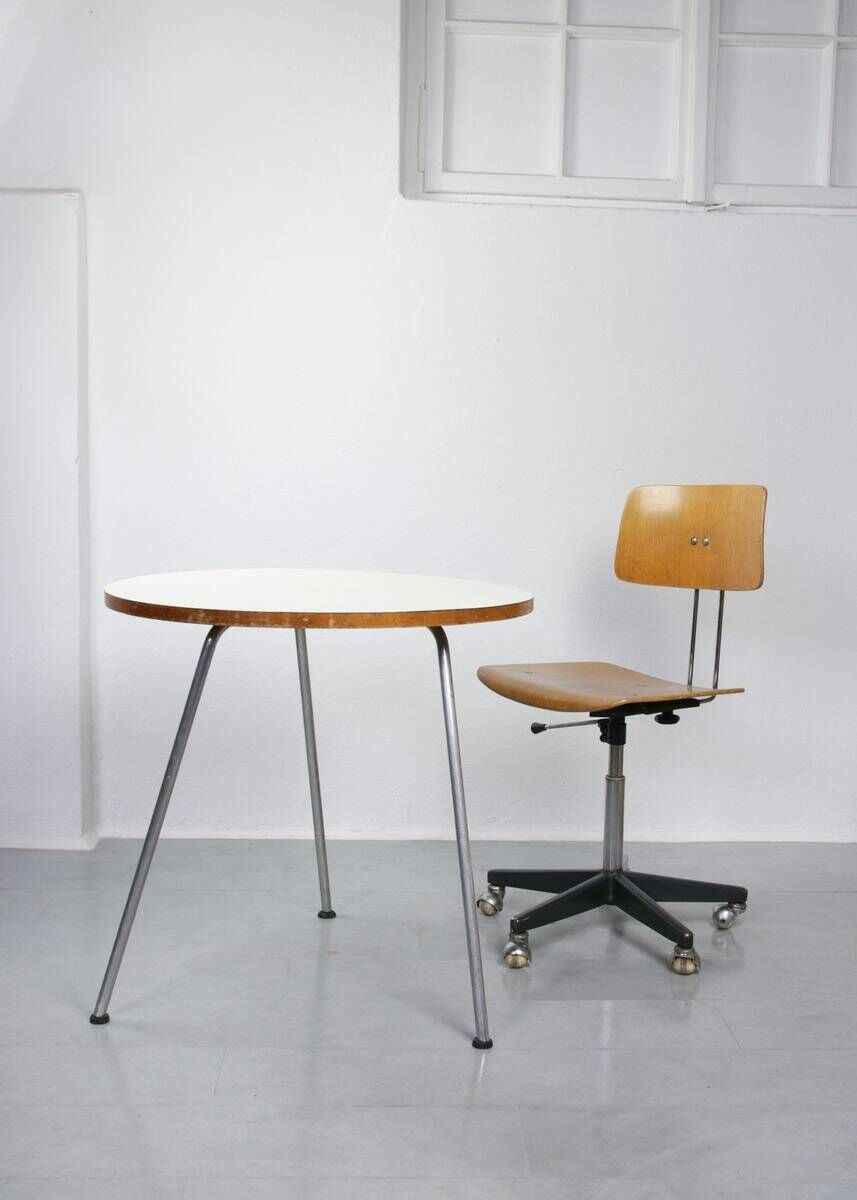 Mid-century Vertigo table
