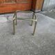 Table basse vintage 1970s en laiton doré et plateau en verre transparent — jaune paille