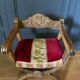 Fauteuil dagobert debut XXe bois sculpte blason neogothique sculpture