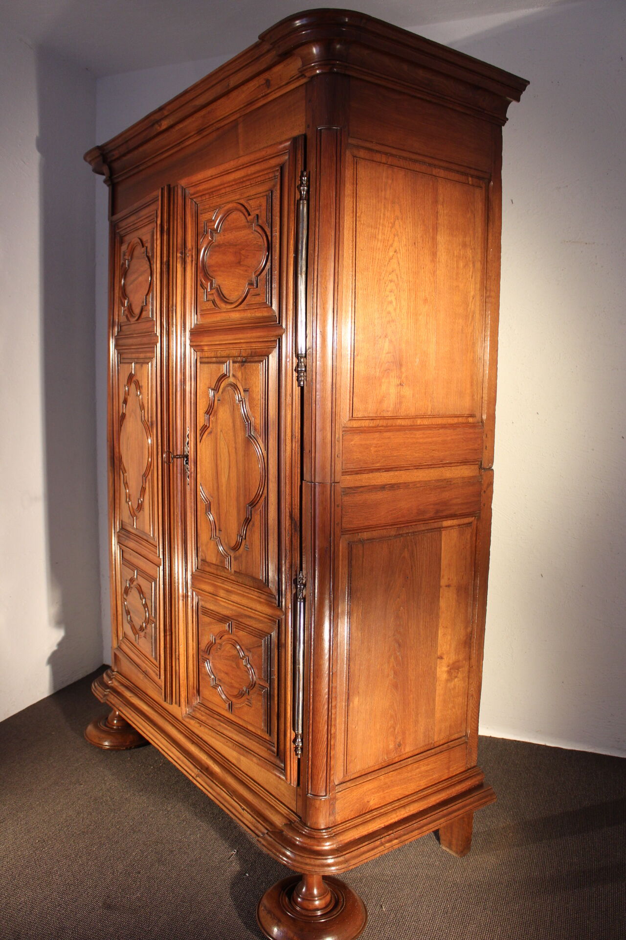 Wardrobe XVIIIth century Louis XIV