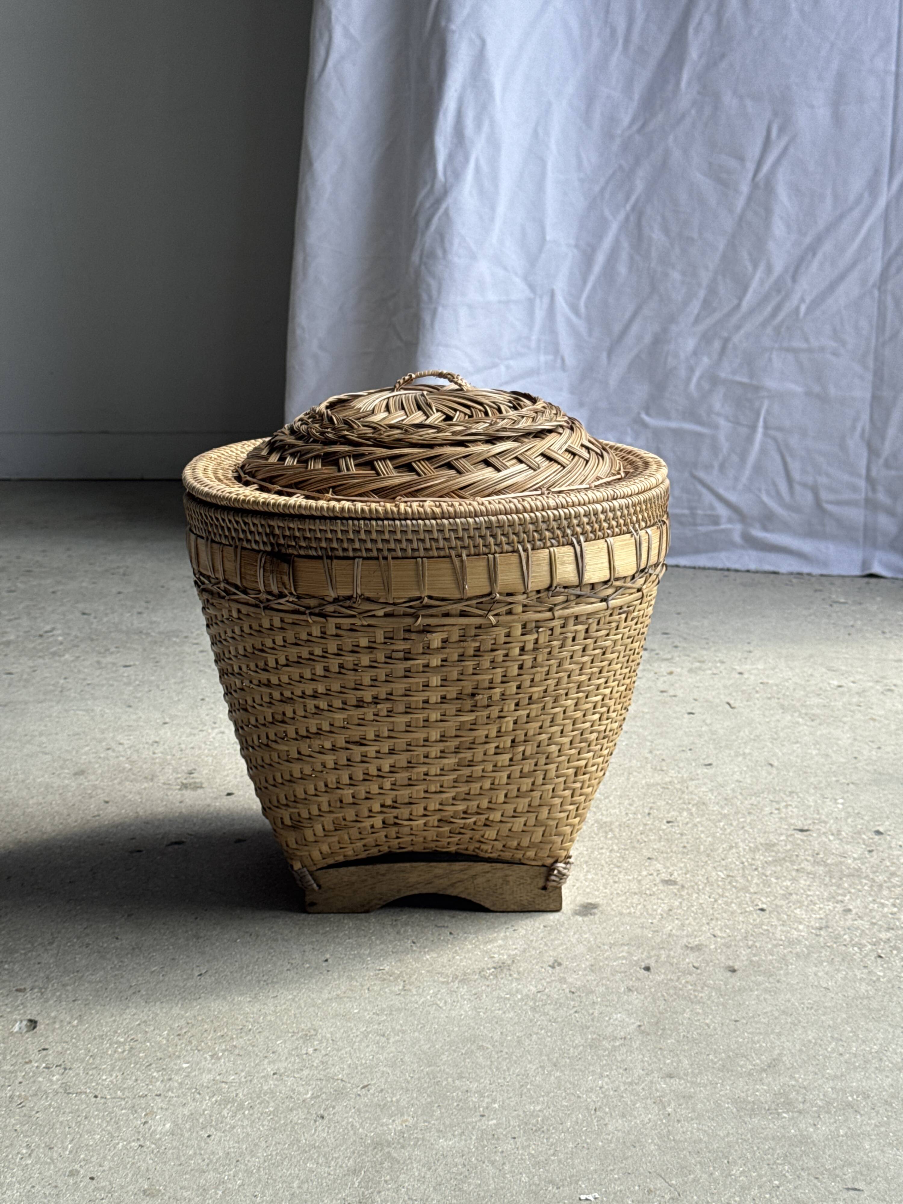 Traditional woven Indonesian basket light H40 D37