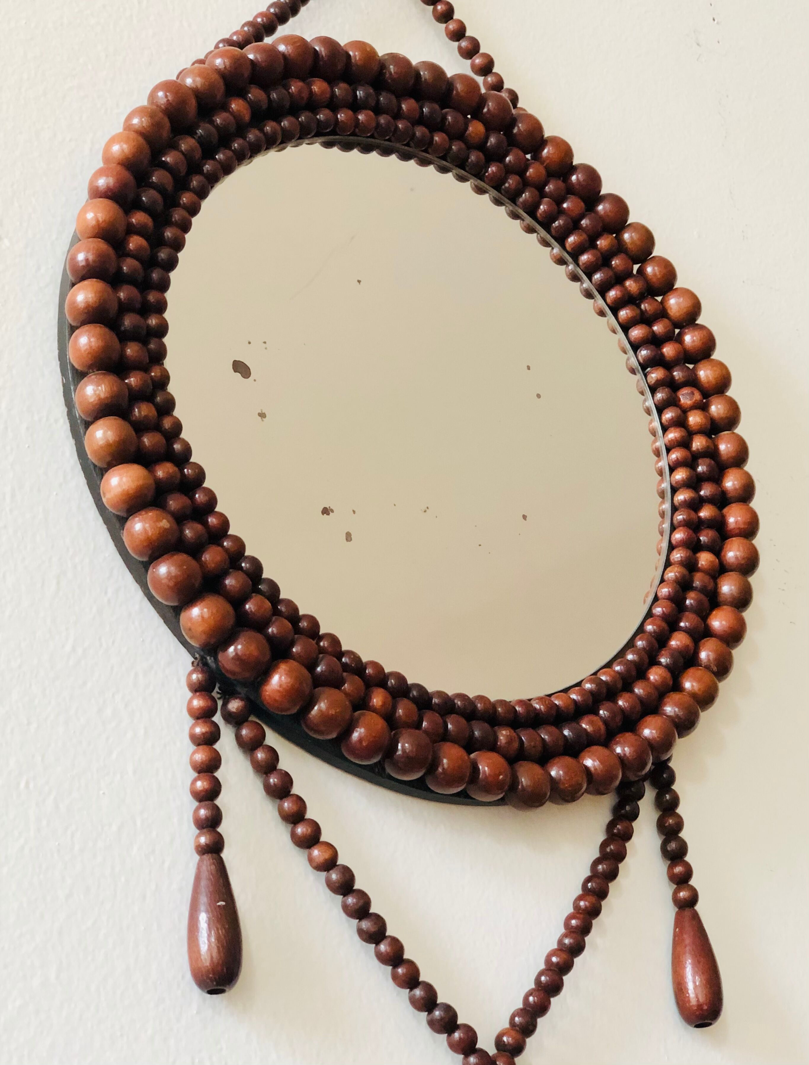 Miroir mural vintage en perles de bois