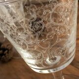 Verres à eau et à vin sur pied