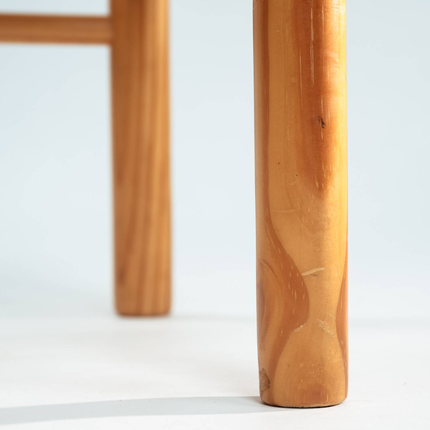 2 vintage chairs in pinewood with braided seat, 1970s