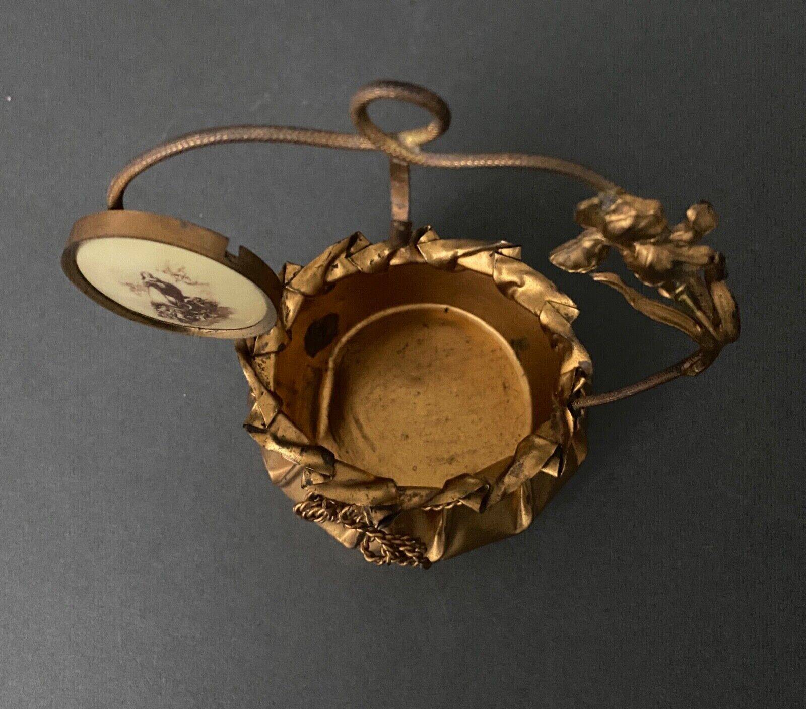 Golden metal basket Napoleon III 19th century foliage decoration religious medallion