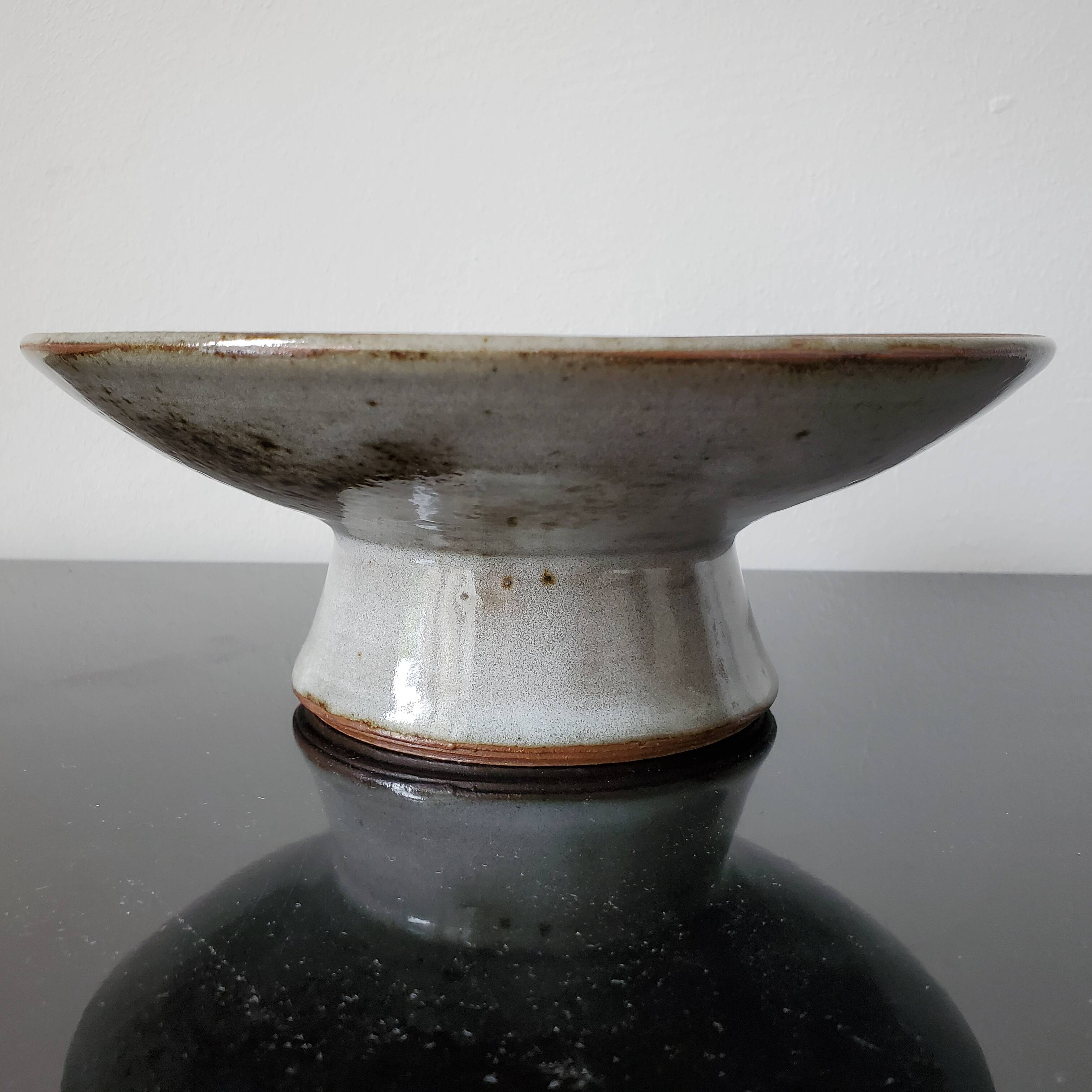 Cup pique flowers in sandstone signed